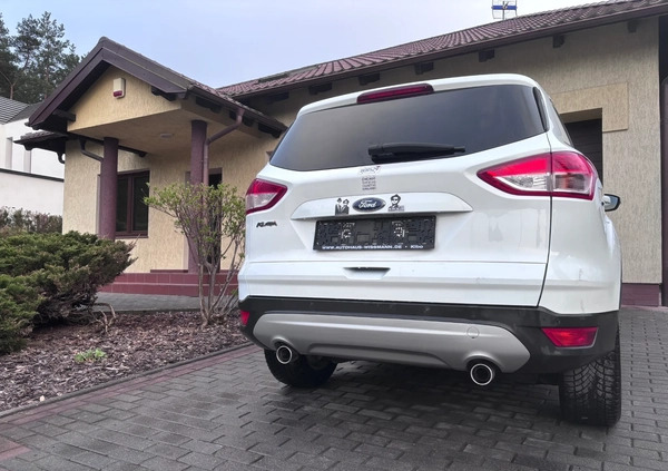 Ford Kuga cena 32900 przebieg: 146000, rok produkcji 2014 z Garwolin małe 121